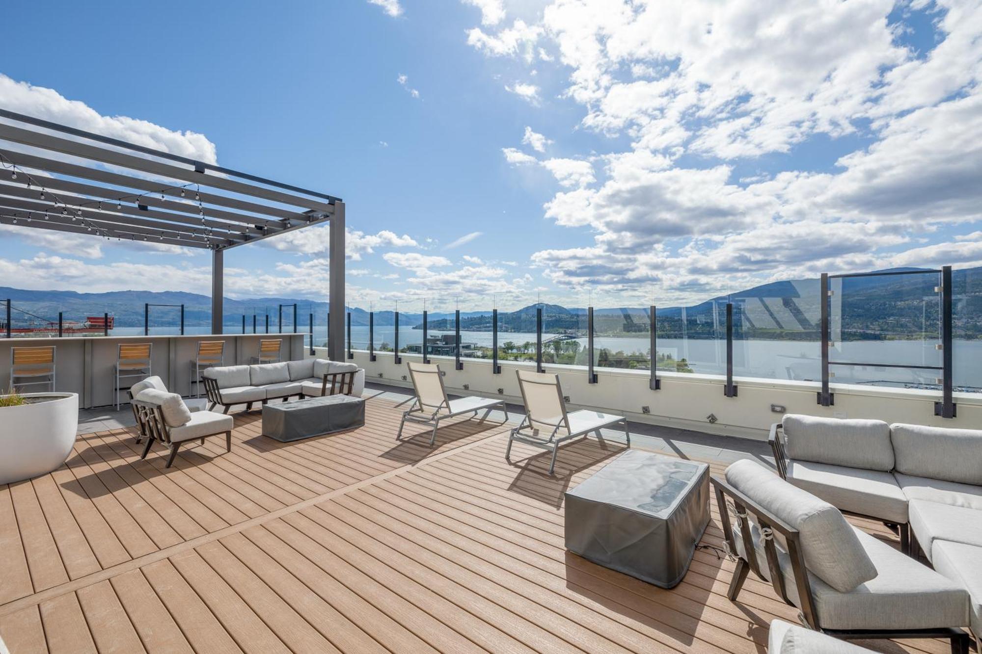 Brand New Luxury Downtown Near The Beach #15 Kelowna Exterior photo